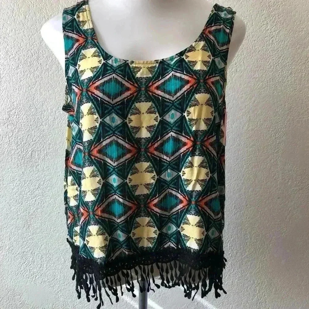 🆕Xhilaration Sleeveless Lace Multi print Blouse🆕